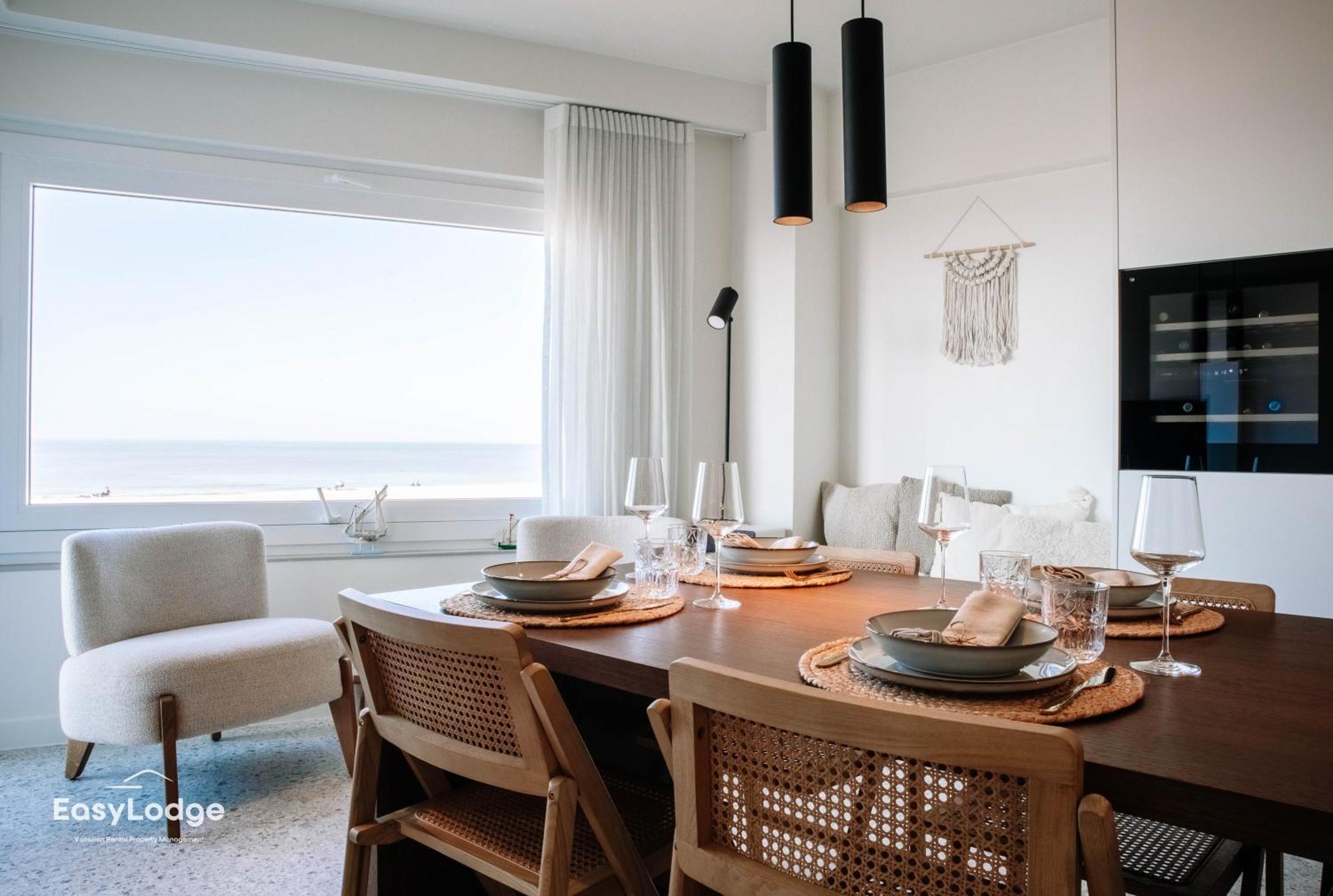 Appartement Stijlvol Met Terras En Panoramisch Zeezicht Oostende