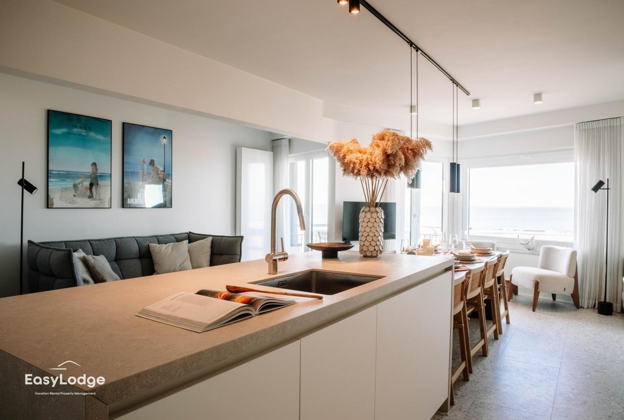 Stijlvol Met Terras En Panoramisch Zeezicht Appartement