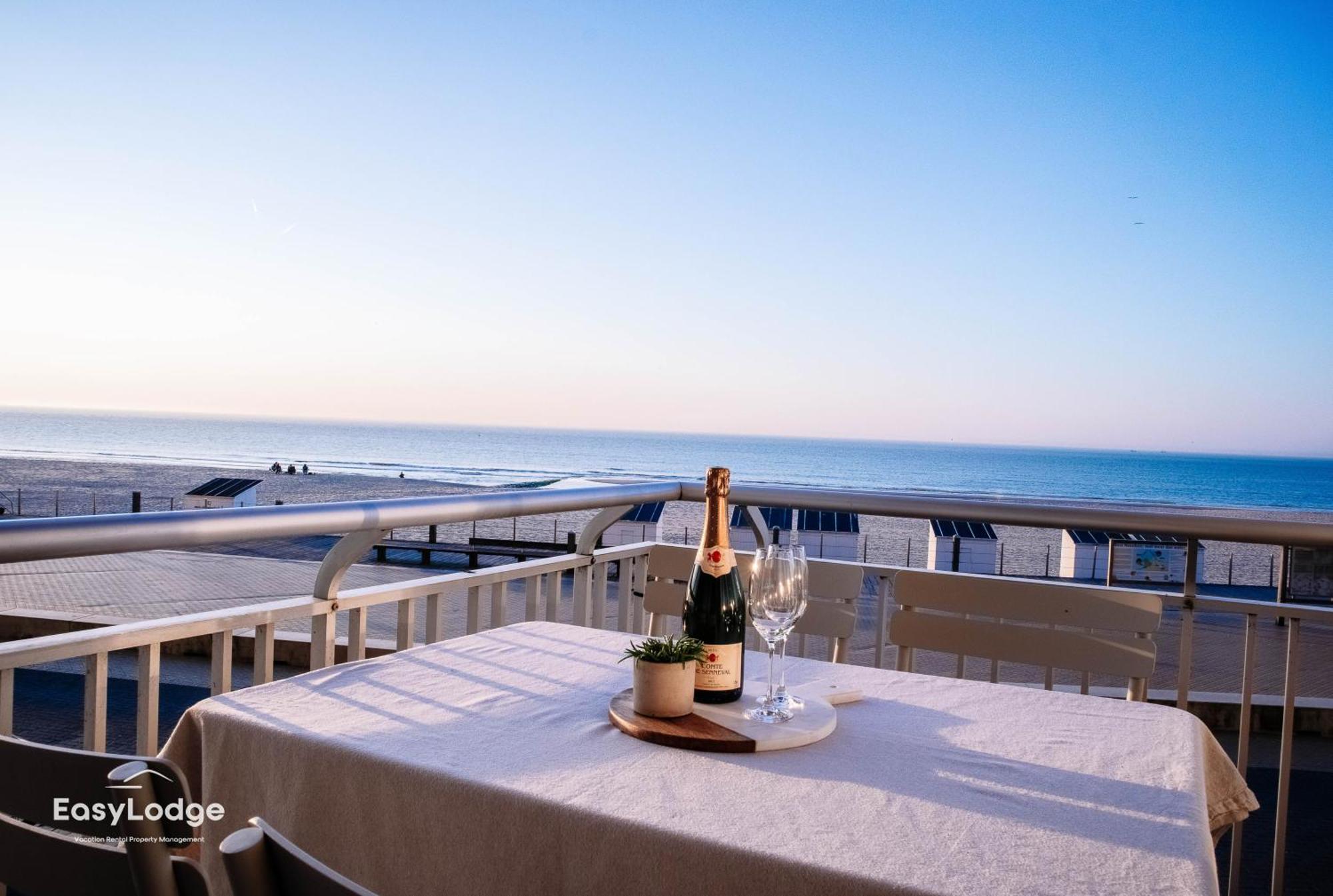 Appartement Stijlvol Met Terras En Panoramisch Zeezicht Oostende