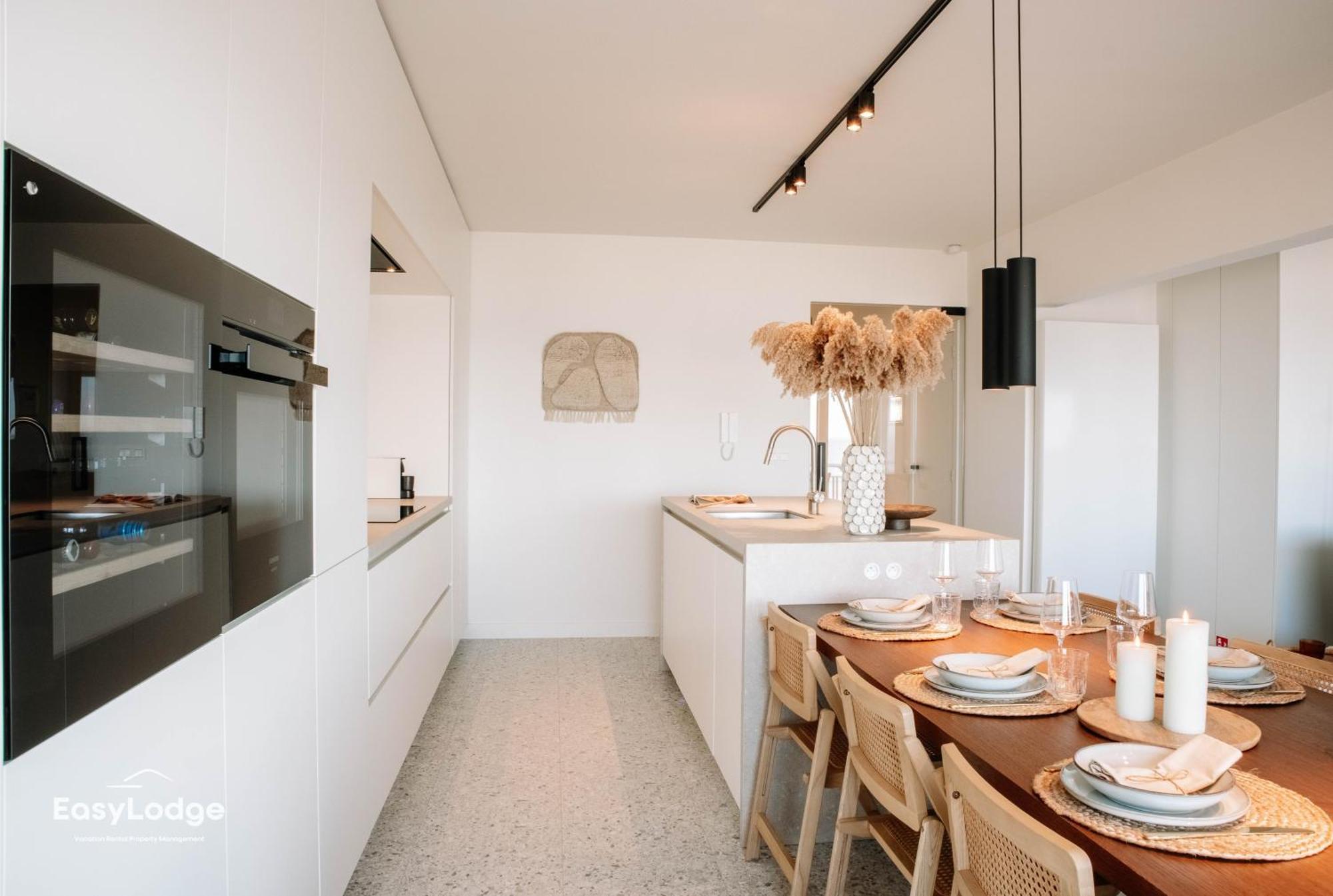 Stijlvol Met Terras En Panoramisch Zeezicht Appartement